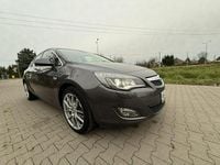 Używany Opel Astra Cosmo 140 KM (102 kW) 2010 Szary Hatchback