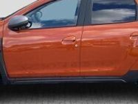 Używany Dacia Duster Journey 100 KM (73 kW) 2023 Pomarańczowy SUV