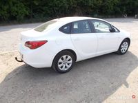 używany Opel Astra sedan Salon Polska 2018 biały hak