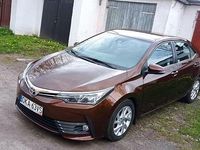 Używany Toyota Corolla 132 KM (97 kW) 2017 Brązowobeżowy Sedan/Limuzyna