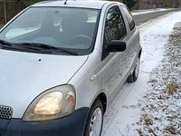 Używany Toyota Yaris 1999 Srebrny Hatchback
