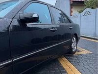 Używany Mercedes E320 2001 Czarny Sedan/Limuzyna