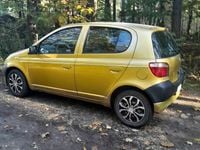 Używany Toyota Yaris 68 KM (50 kW) 2001 Żółtozłoty Coupe