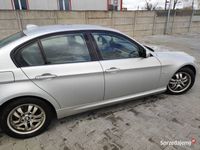 używany BMW 318 i 2.0 benzyna 2009 rok