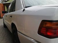 używany Mercedes 200 W124