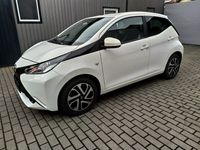 Używany Toyota Aygo 69 KM (50 kW) 2016 Biały Hatchback