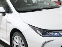 Używany Toyota Corolla Comfort 122 KM (89 kW) 2019 Biały Sedan/Limuzyna