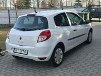 Używany Renault Clio II 75 KM (55 kW) 2011 Biały Hatchback
