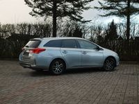 używany Toyota Auris Hybrid 1.8dm 100KM 2015r. 114 000km