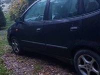 używany Nissan Almera Tino 1.8 LPG 2004 uszkodzony