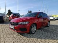 Używany Fiat Tipo 95 KM (69 kW) 2017 Czerwony Sedan/Limuzyna