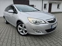 Używany Opel Astra 101 KM (74 kW) 2011 Srebrny Kombi