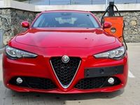 Używany Alfa Romeo Giulia 180 KM (132 kW) 2016 Czerwony Sedan/Limuzyna