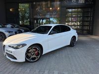 Nowe Alfa Romeo Giulia Veloce 280 KM (205 kW) 2025 Lakier pastelowy biały  alfa white Sedan/Limuzyna