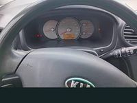 używany Kia Carens Na sprzedaż z niezawodnym silnikiem 2.0 crdi