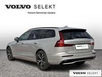 Używany Volvo V60 197 KM (144 kW) 2024 Srebrny Kombi