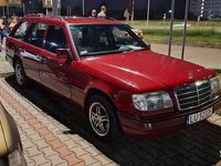 Używany Mercedes E220 1994 Czerwony Sedan/Limuzyna