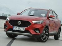 Używany MG ZS 106 KM (77 kW) 2023 Czerwony Sedan/Limuzyna