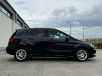 używany Mercedes B180 1.6dm 122KM 2013r. 137 697km
