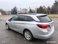 Używany Opel Astra 2017 Srebrny Sedan/Limuzyna