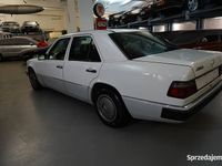 Używany Mercedes E200 1992 Biały Sedan/Limuzyna