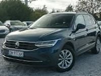 Używany VW Tiguan Life 150 KM (110 kW) 2022 Niebieski (metalik) SUV