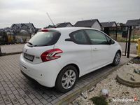 używany Peugeot 208 1.2 benzyna | dotykowy ekran | nowy rozrząd