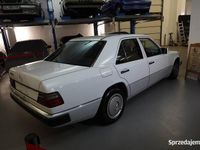 Używany Mercedes E200 1992 Biały Sedan/Limuzyna