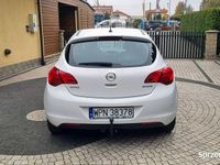 Używany Opel Astra 101 KM (74 kW) 2010 Biały (metalik) Hatchback