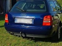 Używany Audi A4 2000 Granatowy Kombi