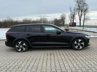 Używany Volvo V60 CC Pro 190 KM (139 kW) 2020 Czarny Kombi