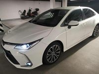 Używany Toyota Corolla Premium 132 KM (97 kW) 2019 Biały Sedan/Limuzyna