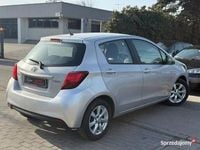 Używany Toyota Yaris 69 KM (50 kW) 2015 Srebrny Hatchback