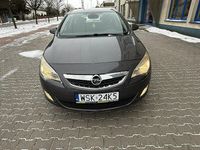Używany Opel Astra 140 KM (102 kW) 2011 Brązowobeżowy Sedan/Limuzyna