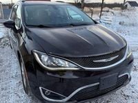 Używany Chrysler Pacifica 2017 Granatowy Minivan