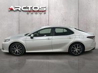 Używany Toyota Camry 2021 Srebrny Sedan/Limuzyna