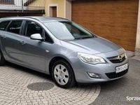 Używany Opel Astra 110 KM (80 kW) 2011 Inny (metalik) Kombi