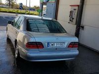 używany Mercedes E280 204KM 2000r. AVANTGARDE TIPTRONIC LIFT