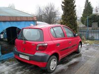 Używany Toyota Yaris 68 KM (50 kW) 2003 Czerwony Hatchback