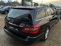 Używany Mercedes E200 2010 Czarny Kombi