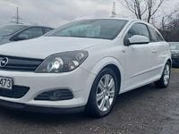 Używany Opel Astra GTC 90 KM (66 kW) 2008 Biały Coupe