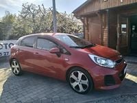 Używany Kia Rio 70 KM (51 kW) 2015 Bordowy (metalik) Hatchback