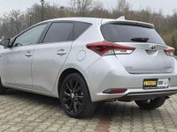 używany Toyota Auris Hybrid 1.8dm 99KM 2015r. 75 000km