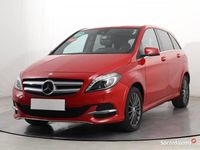 Używany Mercedes B250e 131 kW (179 KM) 2015 Czerwony Minivan