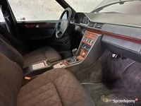 używany Mercedes E200 rok 1994.