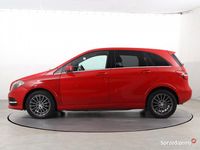Używany Mercedes B250e 131 kW (179 KM) 2015 Czerwony Minivan