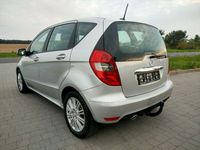 używany Mercedes A180 2dm 109KM 2011r. 139 710km