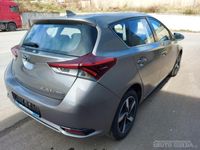 używany Toyota Auris Hybrid 