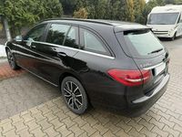 Używany Mercedes C220 194 KM (142 kW) 2019 Czarny (metalik) Kombi