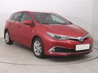 Używany Toyota Auris 136 KM (100 kW) 2016 Czerwony Hatchback